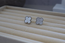 Load image into Gallery viewer, Earrings
