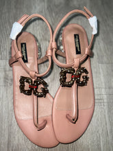 Load image into Gallery viewer, Sandals
